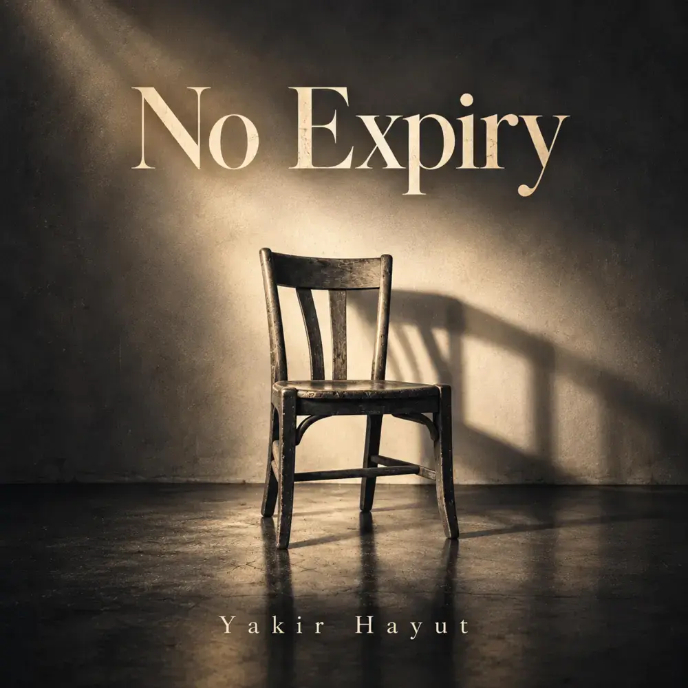 No Expiry, ספטמבר 2026 עטיפת הסינגל No Expiry של יקיר חיוט: כיסא עץ ריק בקרן אור בחדר חשוך